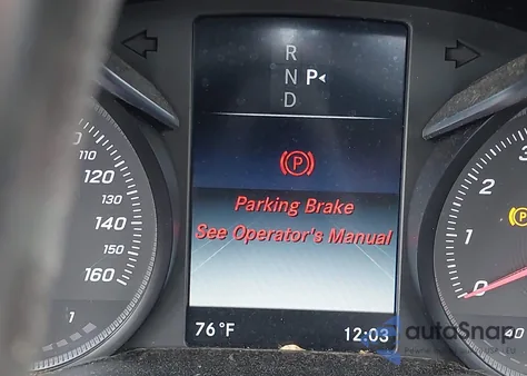 2017 Mercedes-Benz C 300 4Matic z USA, uszkodzony, nr VIN WDDWJ4KB6HF477690